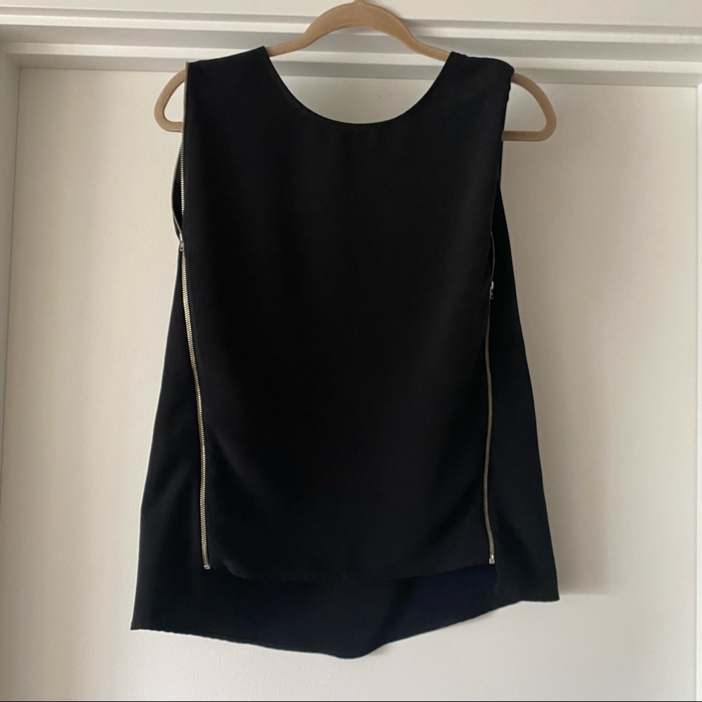 EXPRESS Black Front Adjustable Zipper Crepe Blouse